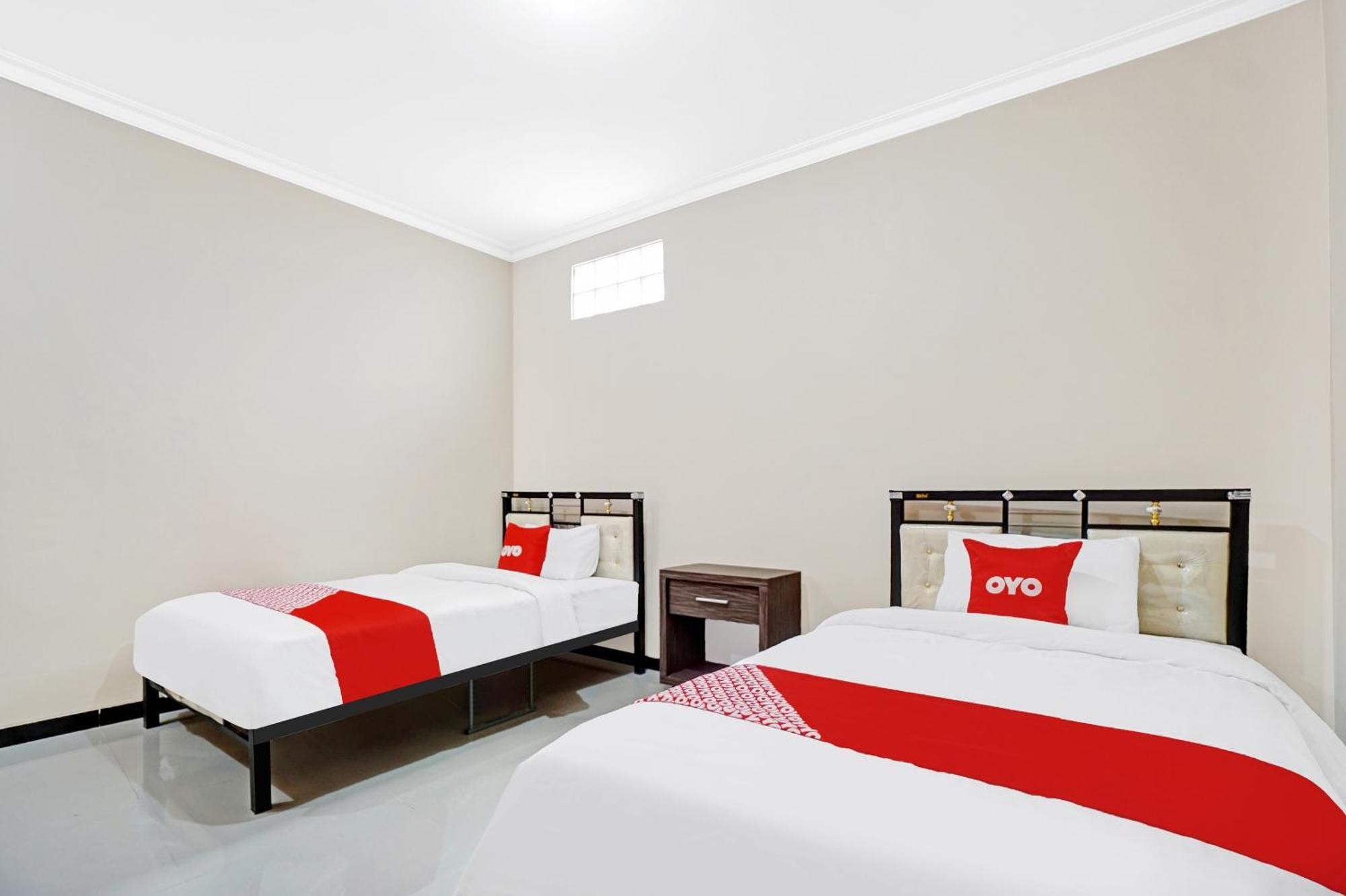 Avisha Guest House Syariah Маланг Экстерьер фото