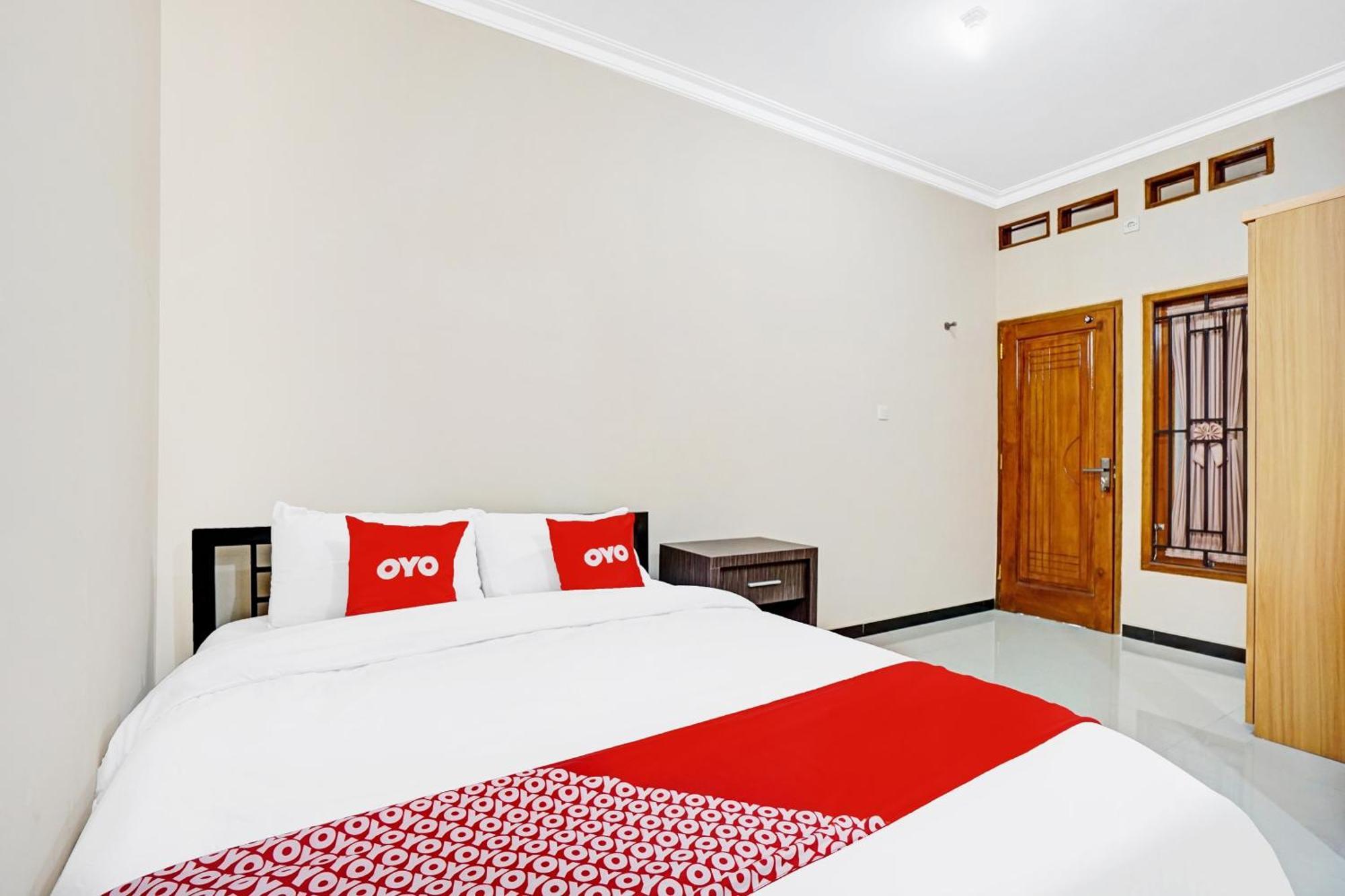 Avisha Guest House Syariah Маланг Экстерьер фото