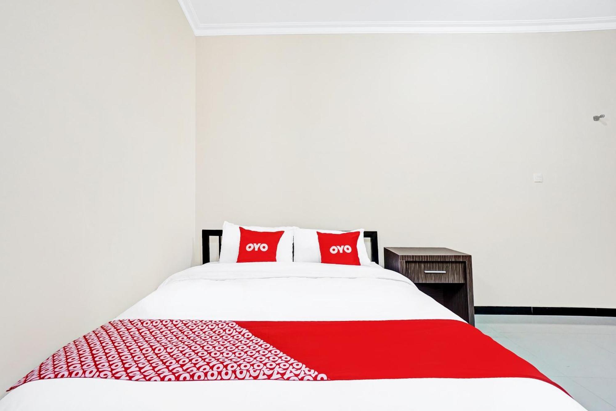 Avisha Guest House Syariah Маланг Экстерьер фото